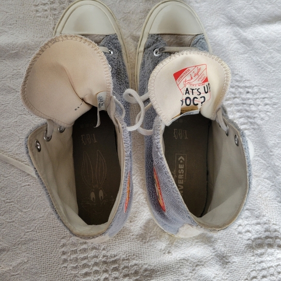 Converse Grey and Off-White Looney Tunes Edition Chuck 70 High Sneakers - Picture 8 of 15